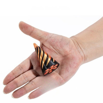 3D Spinning Pyramid Toy - Decompression